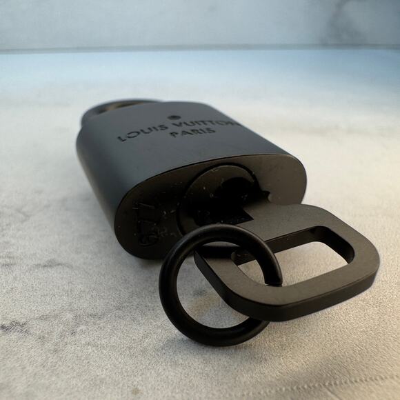 Louis Vuitton Black Lock and Key Set Matte Metal - New - Rare - Authentic LV - Picture 3 of 6